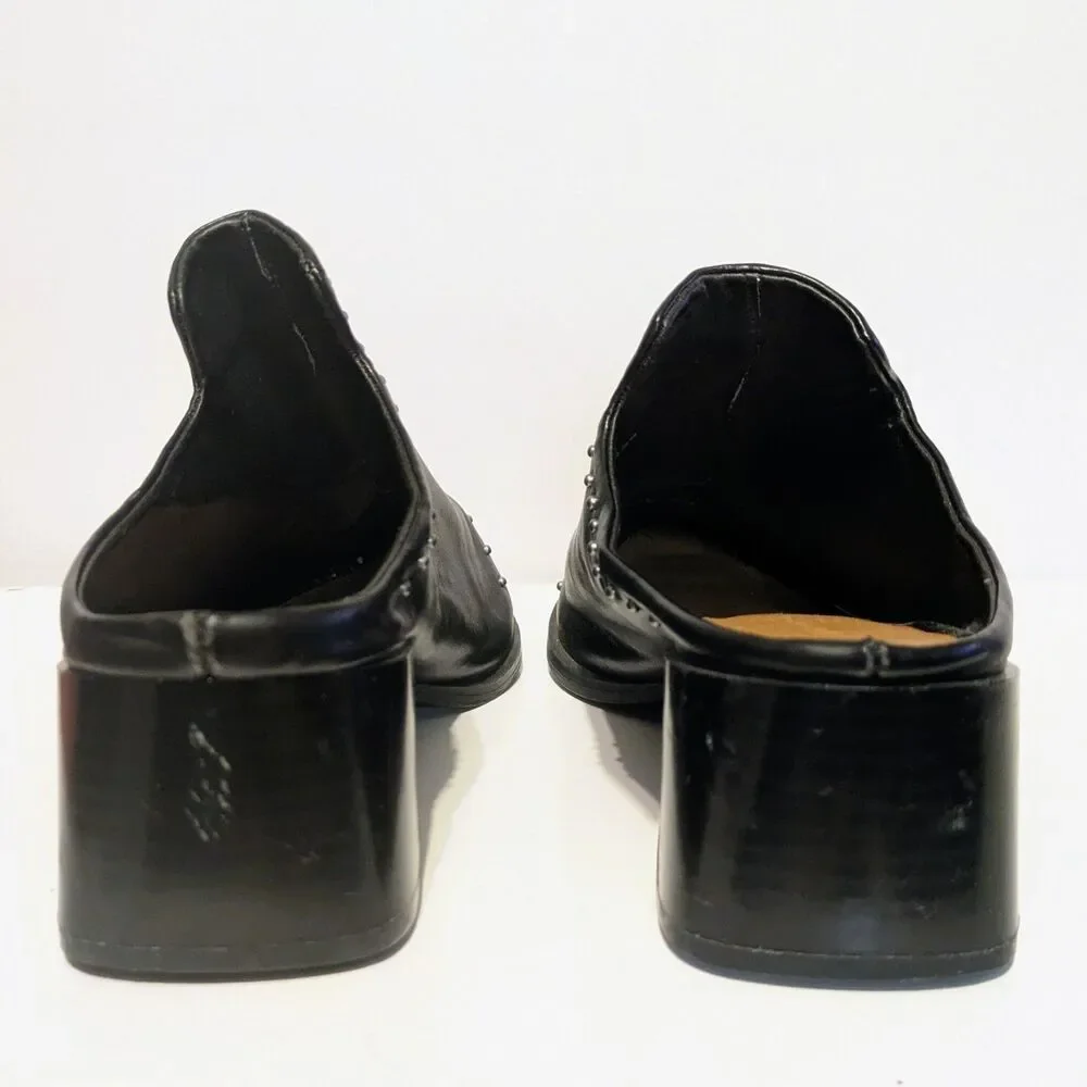 New Universal Thread Crista Women 7.5M Studs 2